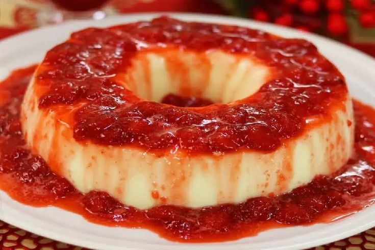 Pudim de chocolate branco com morango